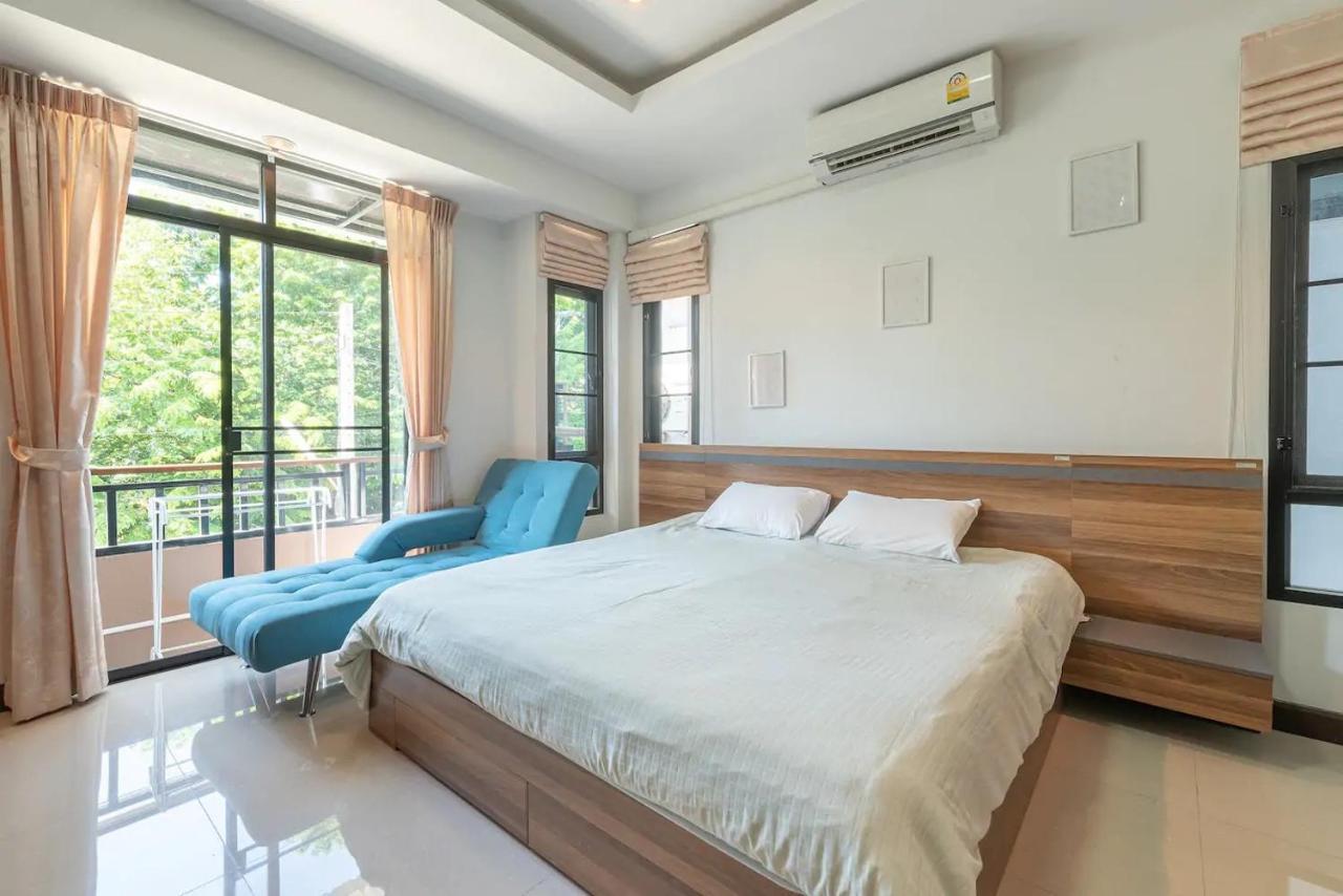 Loft Style Townhouse Near Old City Chiang Mai Exterior photo