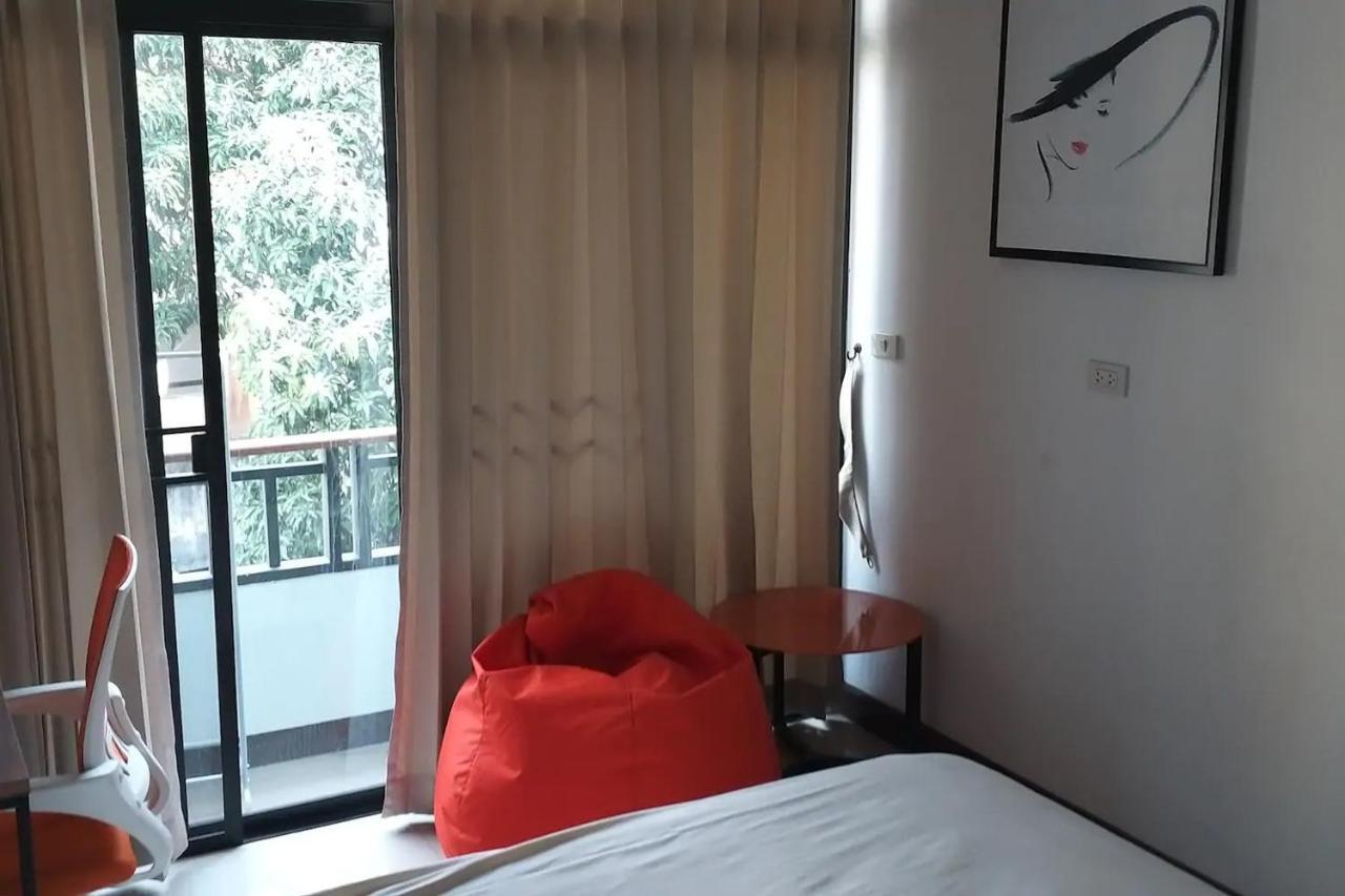 Loft Style Townhouse Near Old City Chiang Mai Exterior photo