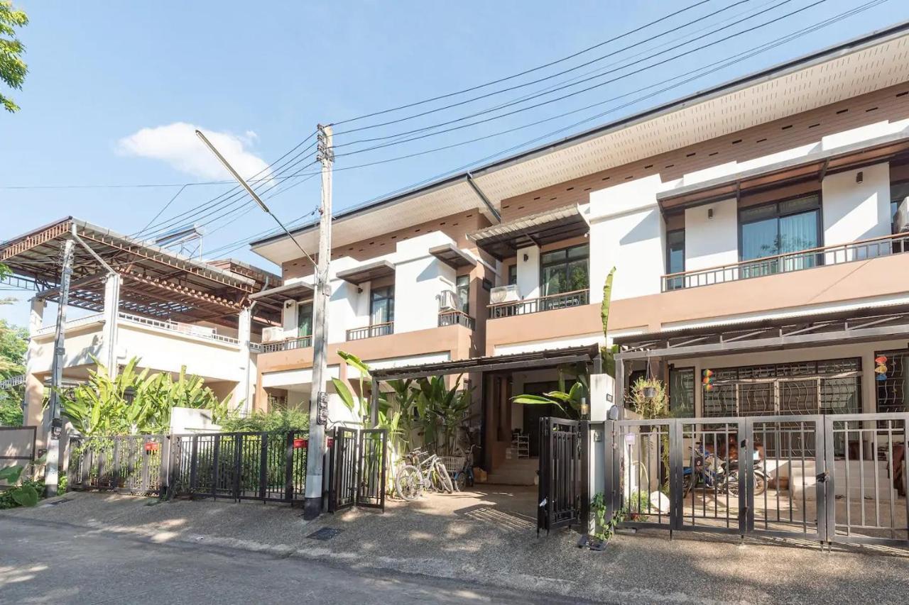 Loft Style Townhouse Near Old City Chiang Mai Exterior photo