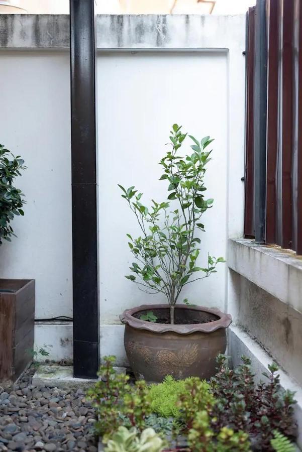 Loft Style Townhouse Near Old City Chiang Mai Exterior photo