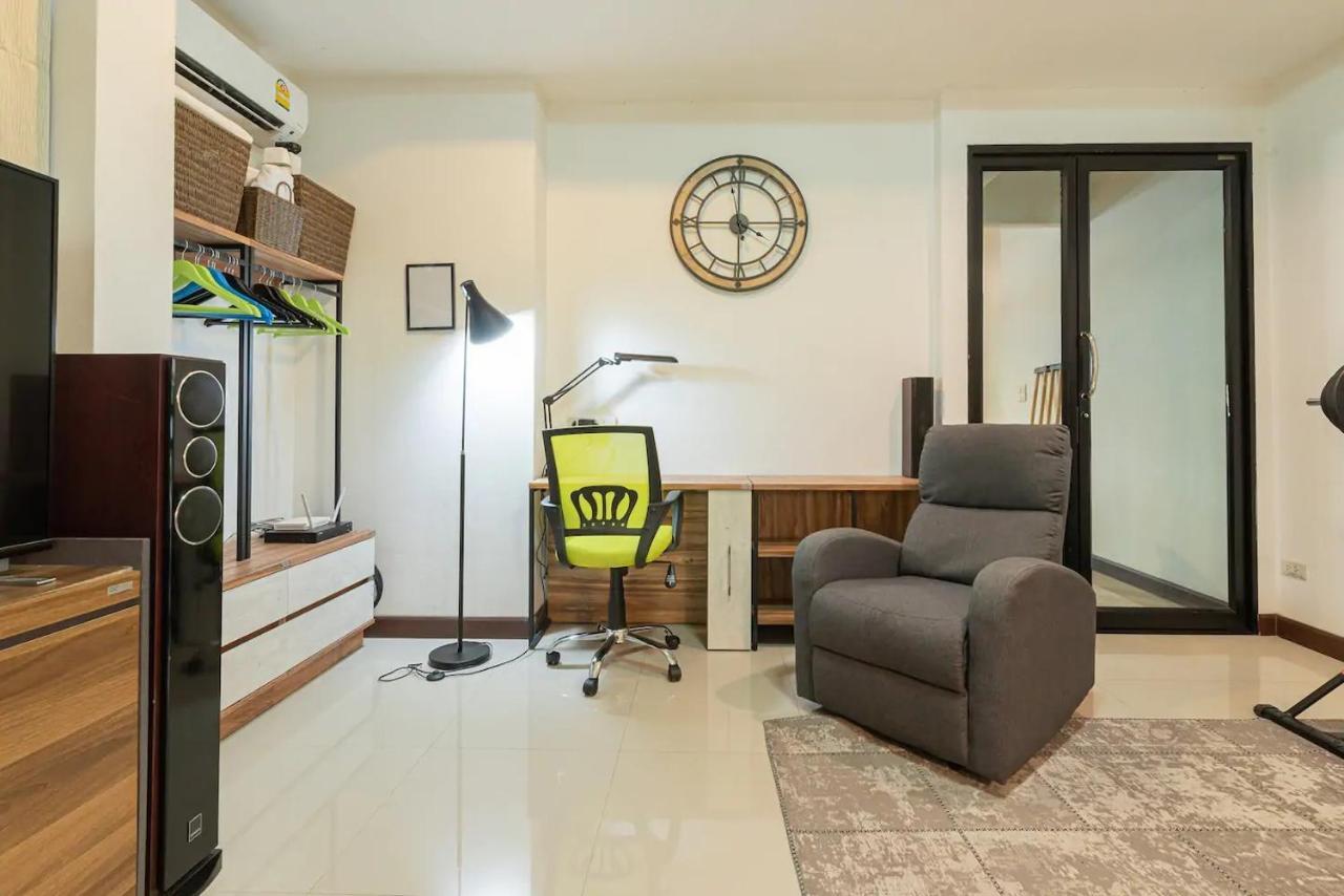 Loft Style Townhouse Near Old City Chiang Mai Exterior photo