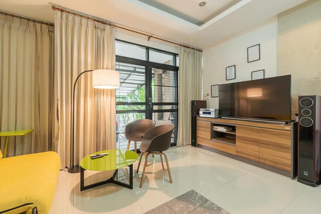 Loft Style Townhouse Near Old City Chiang Mai Exterior photo