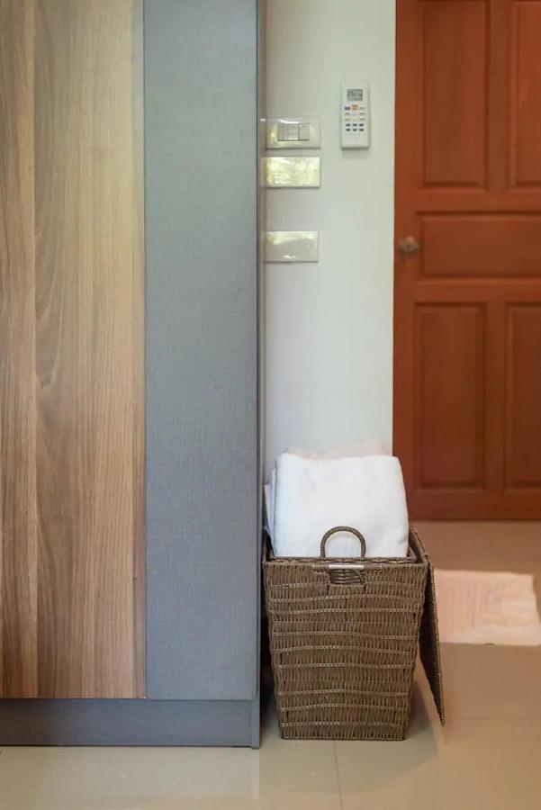 Loft Style Townhouse Near Old City Chiang Mai Exterior photo