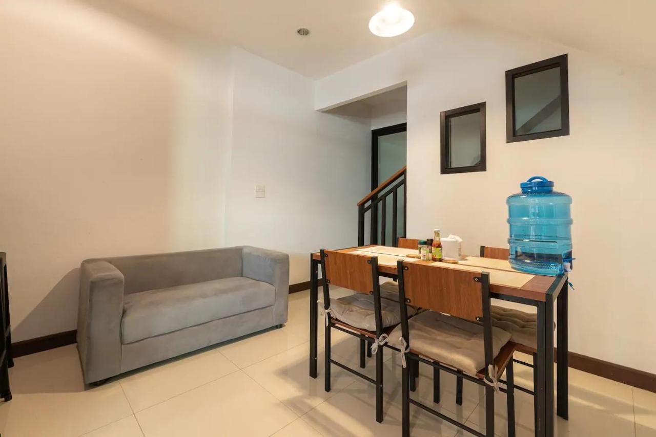 Loft Style Townhouse Near Old City Chiang Mai Exterior photo