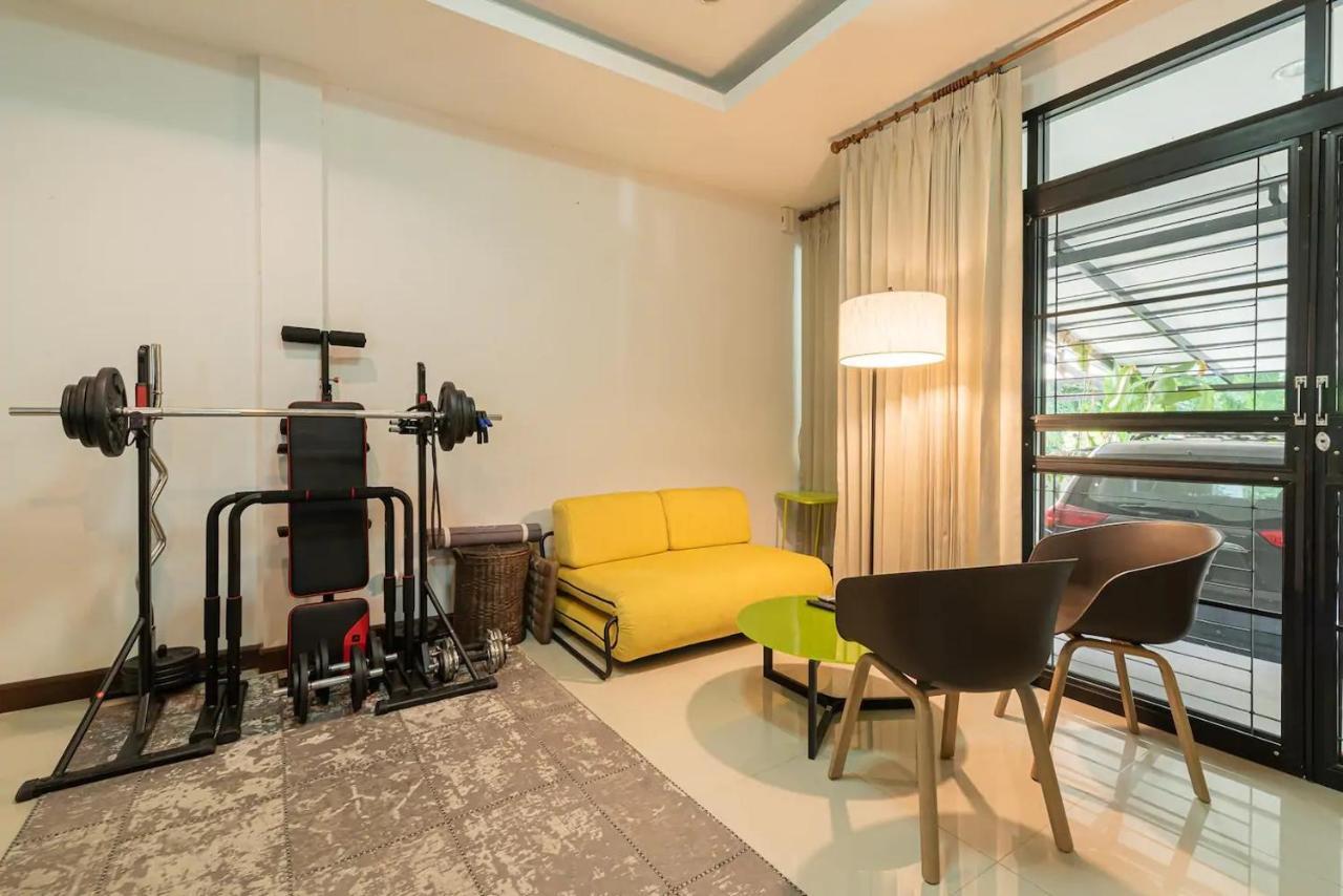 Loft Style Townhouse Near Old City Chiang Mai Exterior photo