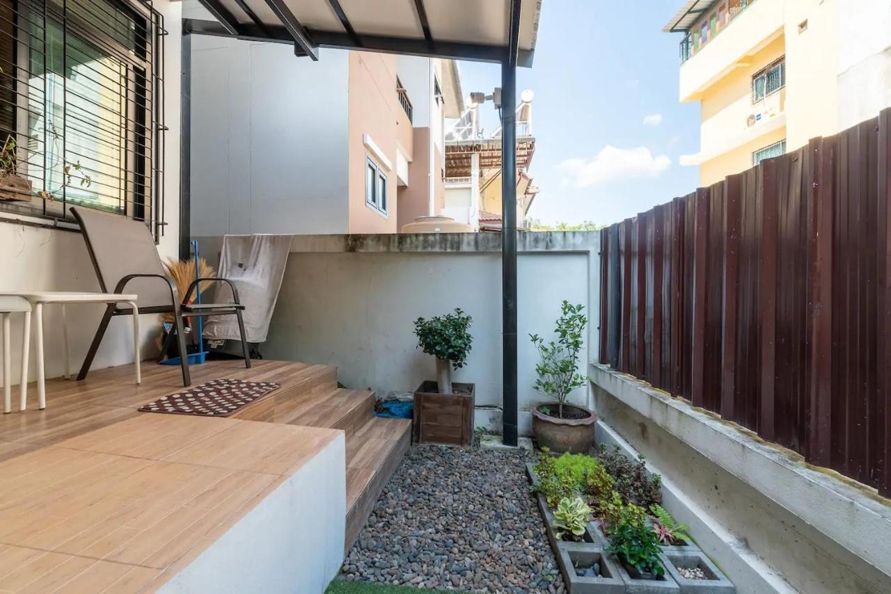 Loft Style Townhouse Near Old City Chiang Mai Exterior photo