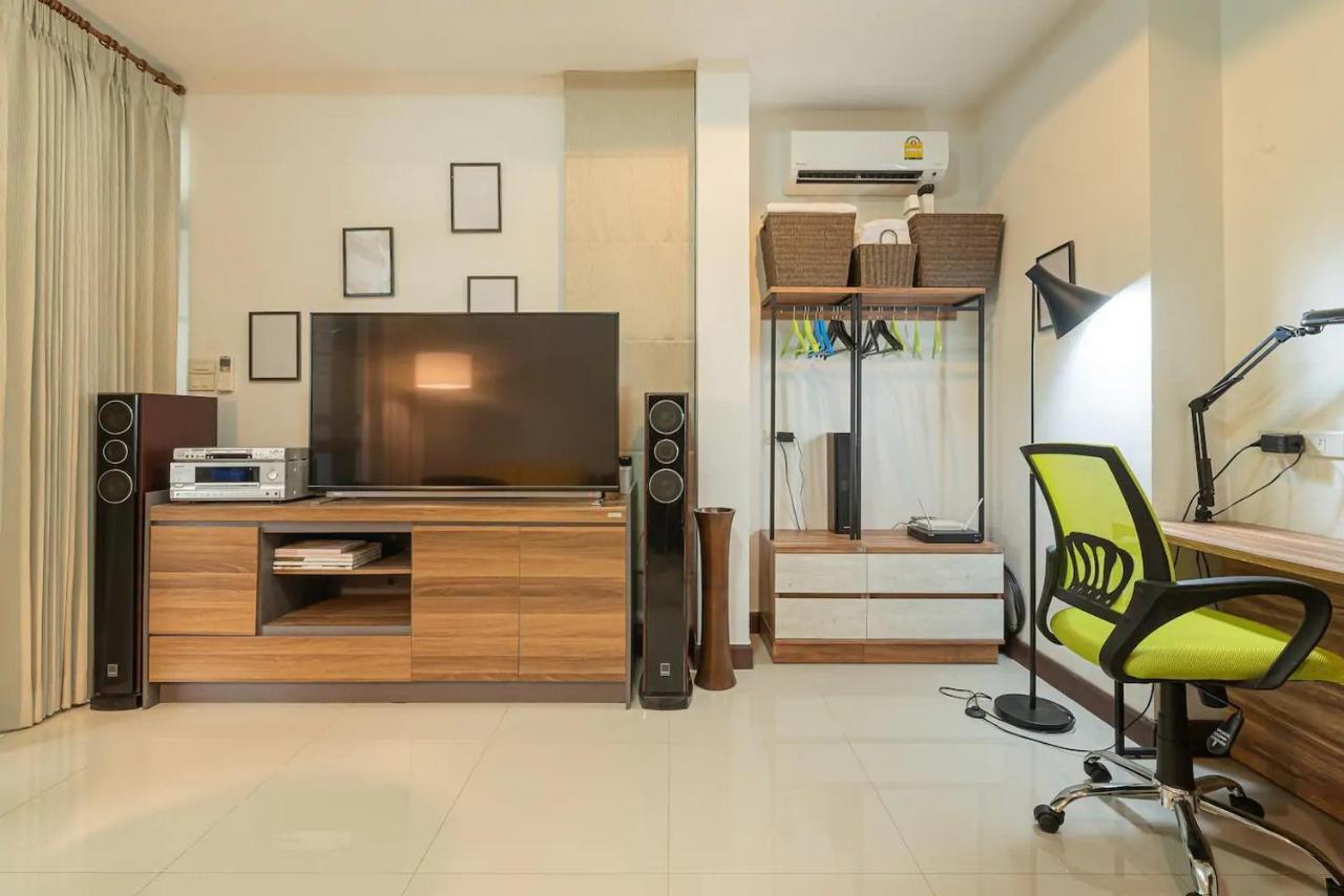 Loft Style Townhouse Near Old City Chiang Mai Exterior photo