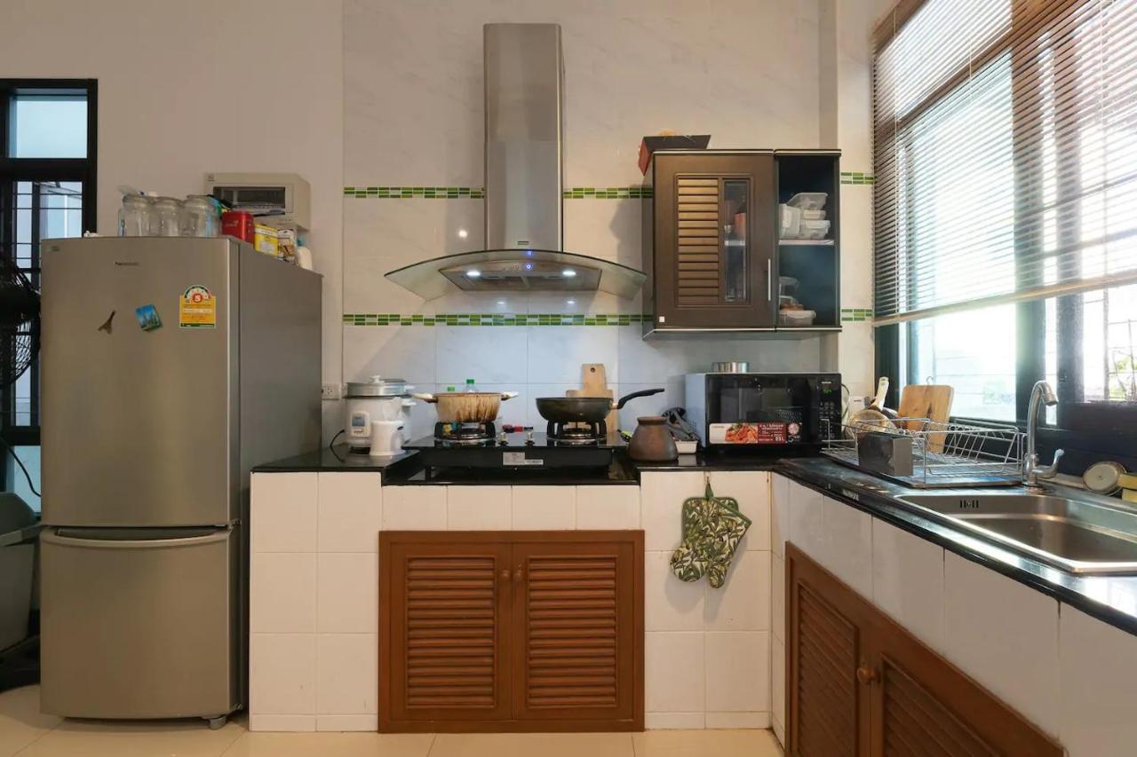 Loft Style Townhouse Near Old City Chiang Mai Exterior photo